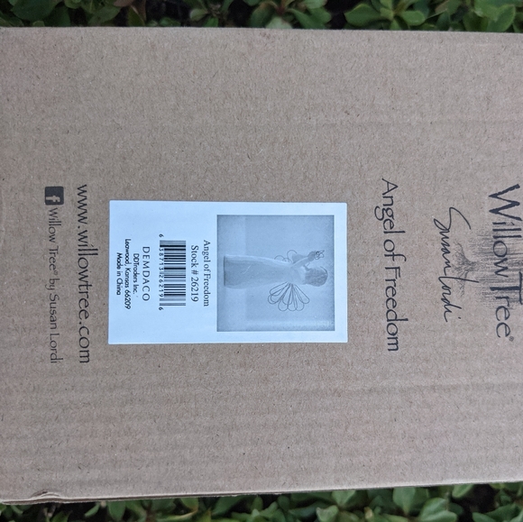 Willow Tree Angel of Freedom with Butterfly, includes box - Picture 12 of 16